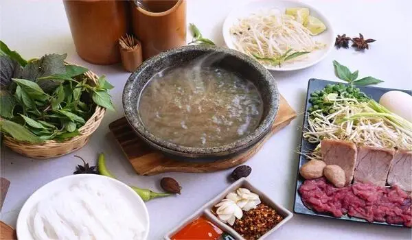 Món ăn thơm ngon với nước dùng thanh ngọt tại 172 Phạm Tứ, Đà Nẵng