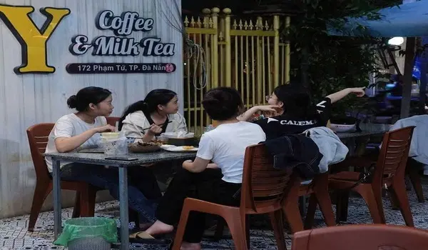 Quán phở 172 Phạm Tứ - Địa điểm ăn uống thu hút đông đảo khách hàng tại địa phương.