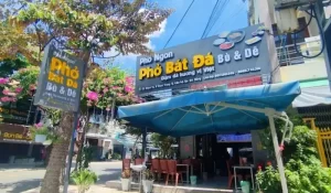 Ghé địa chỉ 172 Phạm Tứ để thưởng thức phở bát đá nóng hổi chuẩn vị